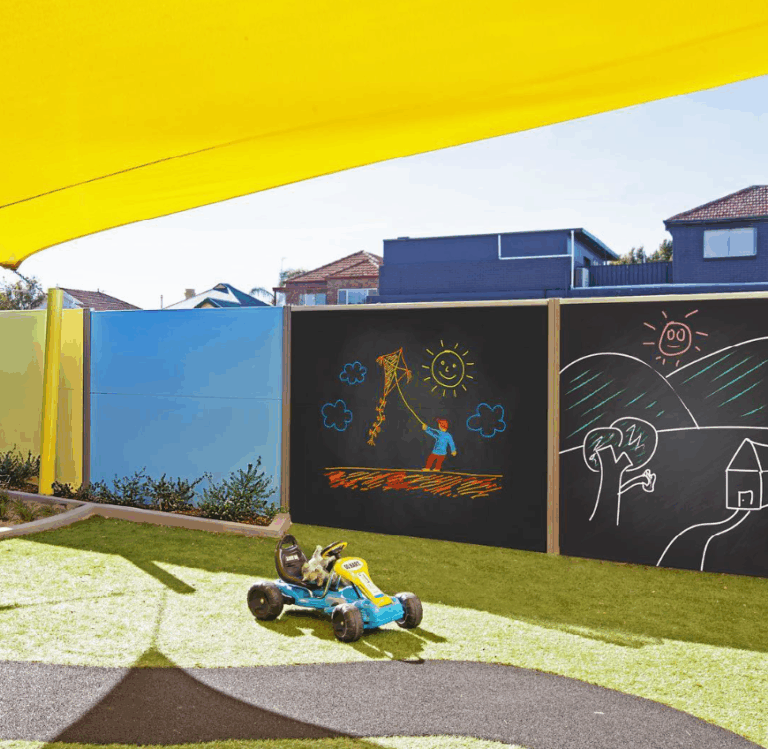 Kerítések otthonokhoz és vállalkozásokhoz – eltérő igények, egy kerítésrendszer